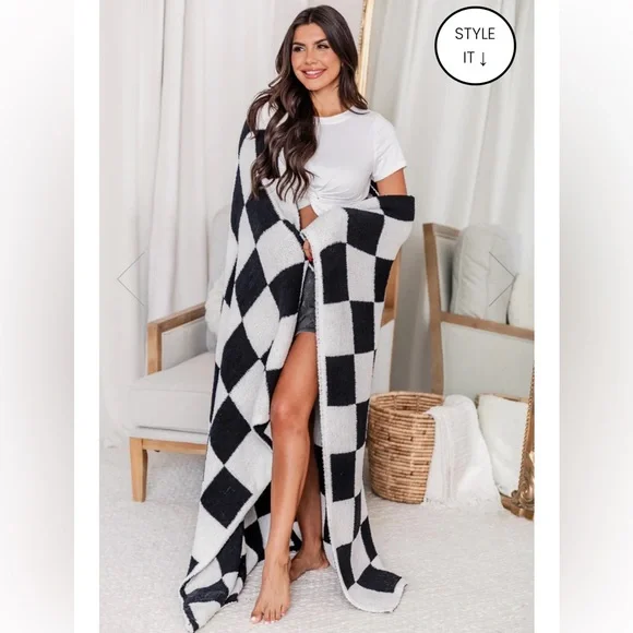 Pink Lily Black White Checkered Ultra Soft Throw Blanket NWT - Picture 4 of 9